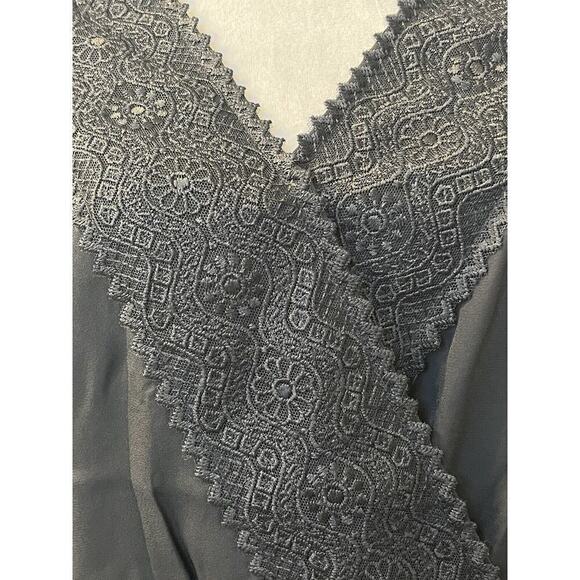 JOIE Women’s Embroidered Lace Blouse Top LS V Neck Cropped M Y2k Peasant Chic - Picture 2 of 9